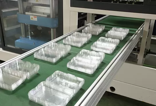 Düşük ağırlık merkezi ve bitmiş ürünlerin yüksekliğinin yanı sıra sabit çalışma, kolay kullanım ve kolay görüntüleme sağlar.