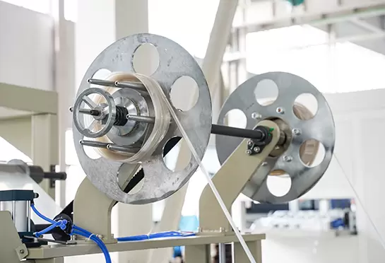 Kenar malzemesi sarma: Kesilen kenar malzemesinin demetler halinde sarılması.