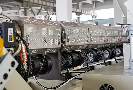 Sac Isıtma Par&ccedil;ası: ısıtma plastik malzeme; Filtrelemeden sonra malzemeyi ekran değiştiriciye sıkın. Optimum sertlik, g&uuml;&ccedil;l&uuml; korozyon direnci ve uzun hizmet &ouml;mr&uuml; ile.